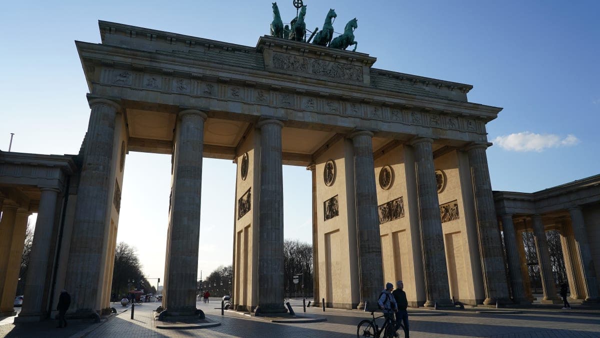Brandenburg Gate in Mitte, photo 2 of 3
