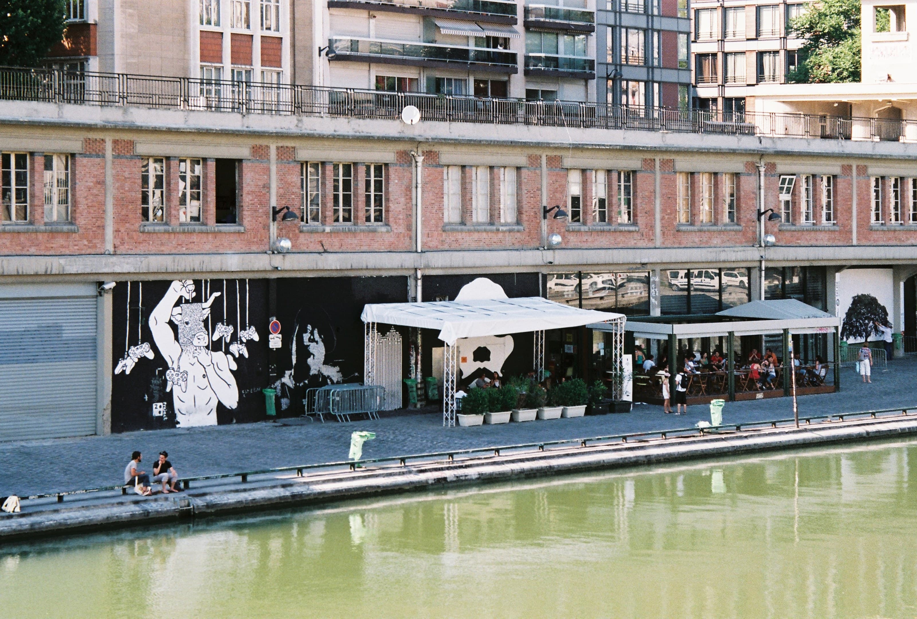 Point Éphémère in Canal Saint Martin, photo 2 of 3