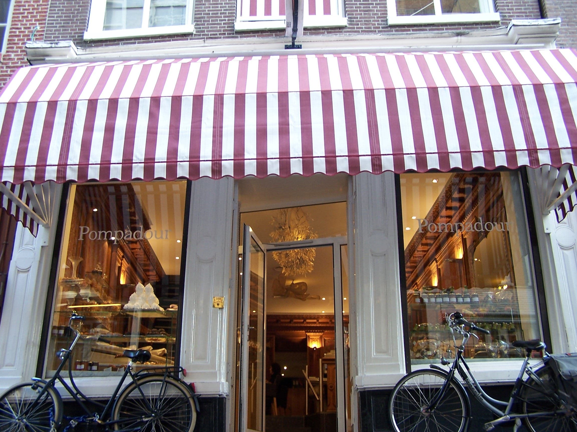 Pompadour in Negen Straatjes, photo 2 of 2
