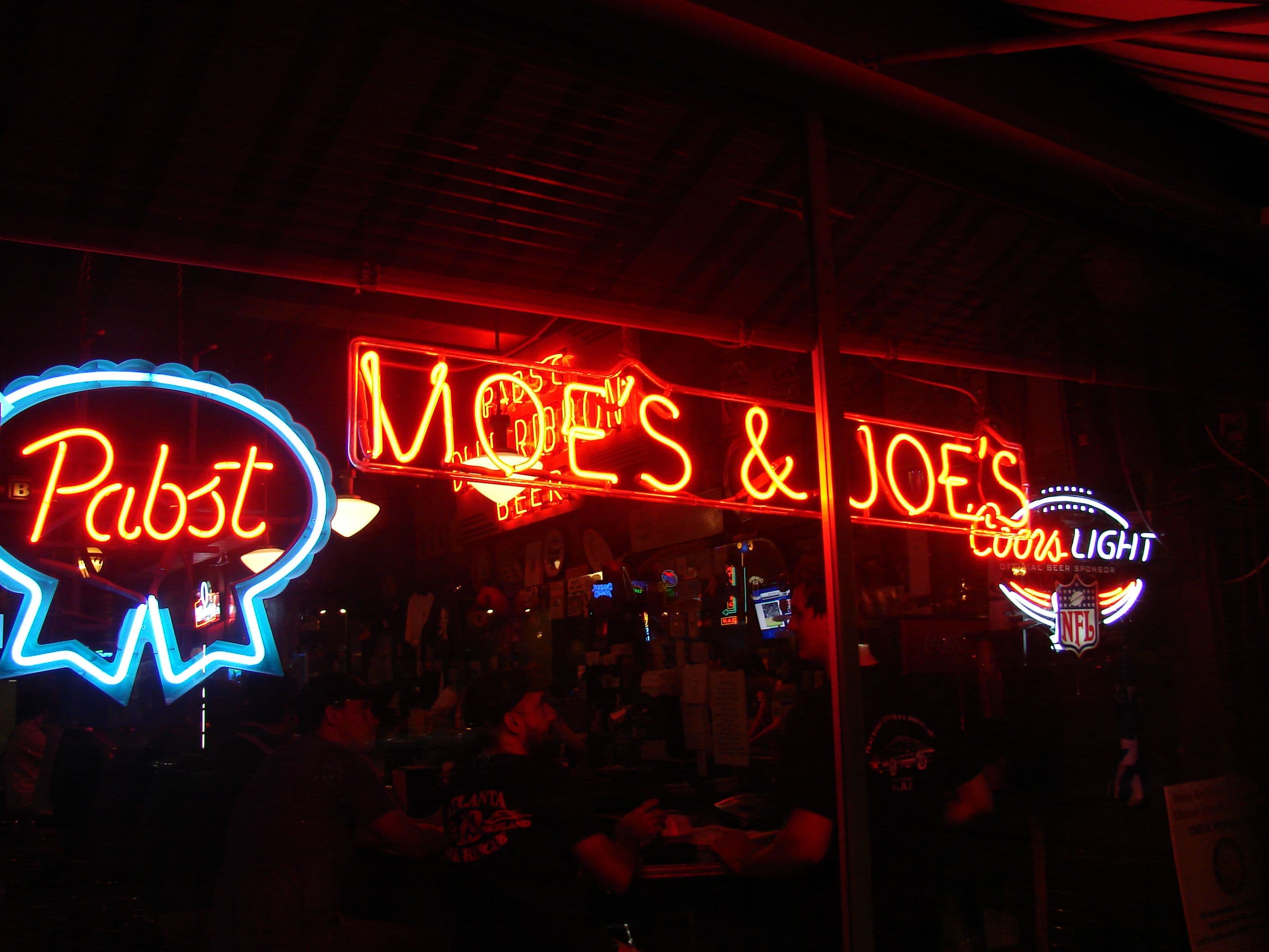 Moe's & Joe's in Virginia Highland